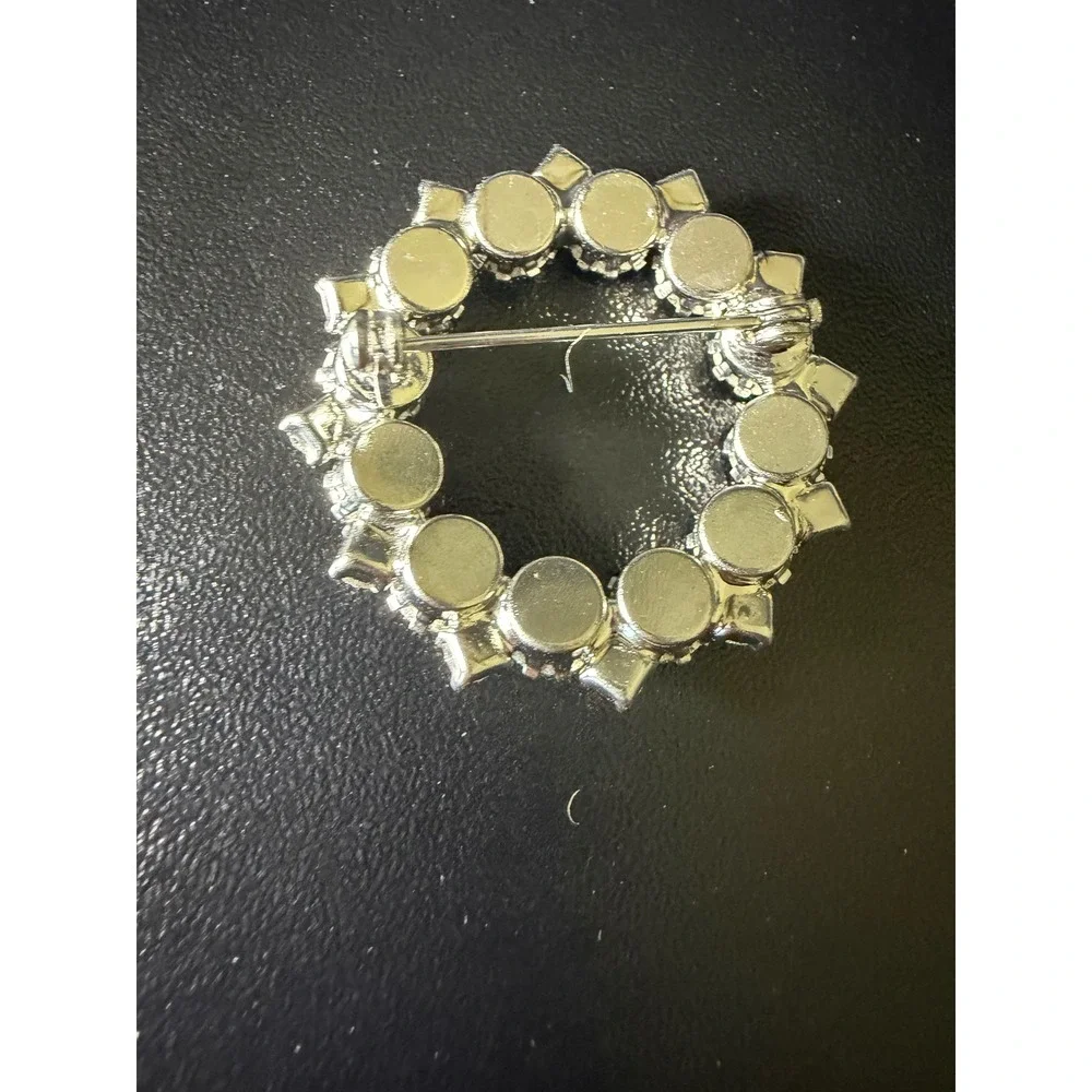 Vintage Silver Tone Clear Rhinestone Wreath Circle Brooch Pin Elegant Sparkling
